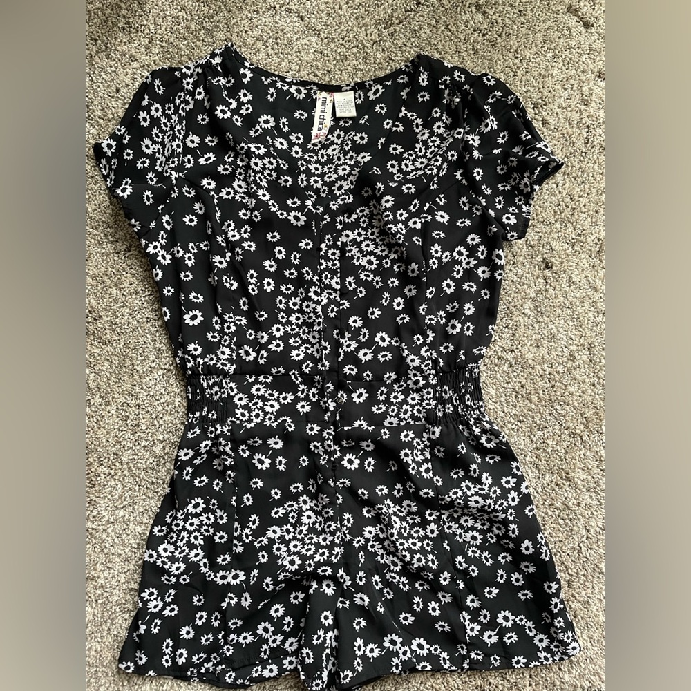 Mimi Chica Woman’s Romper in size M in gently used condition